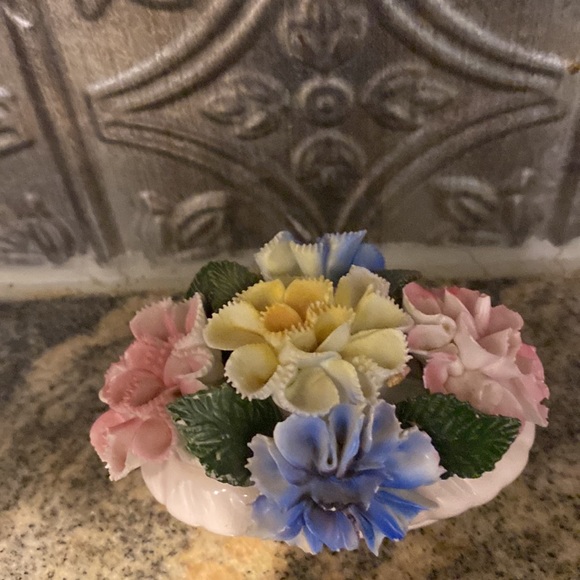 Carnation Bone China Basket. - Picture 3 of 5